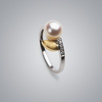 Gold Leaf Pearl Ring with White Freshwater Pearl and Diamonds