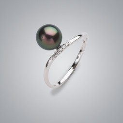 Solitaire Pearl Ring with Treated Black Freshwater Pearl and Diamonds