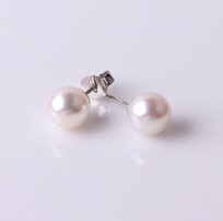 White Freshwater Pearl Stud Earring, 7.5mm