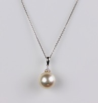 Natural Champagne Color South Sea Pearl Pendant 11.0 mm, 18KW